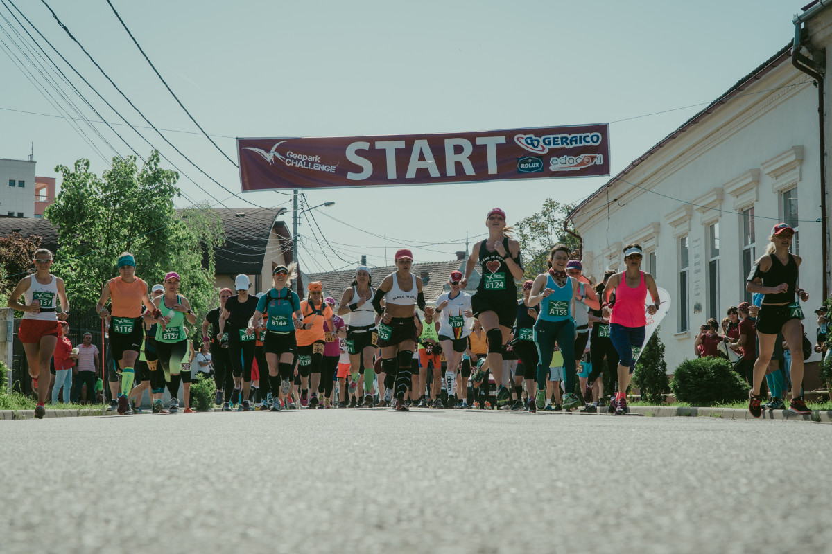 Participanții la Geopark Challenge au alergat împreună kilometri cât să înconjoare de 10 ori toată Țara Hațegului